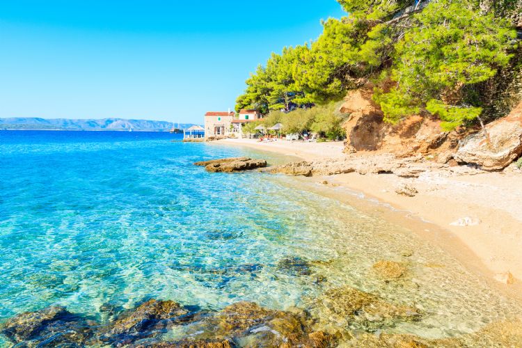 Plage sur l'île de Brac