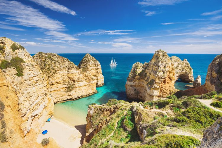 Crique près de Lagos sur la côte d'Algarve