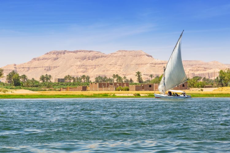 Felouque sur le Nil près de Louxor